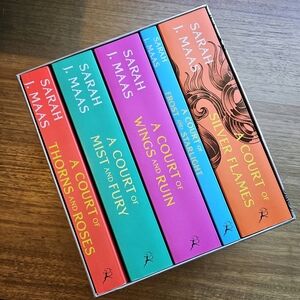 A Court of Thorns and Roses Paperback Box Set (5 books)